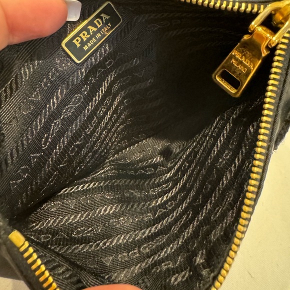 Authentic Prada pouch with sequined bear design - Picture 7 of 13